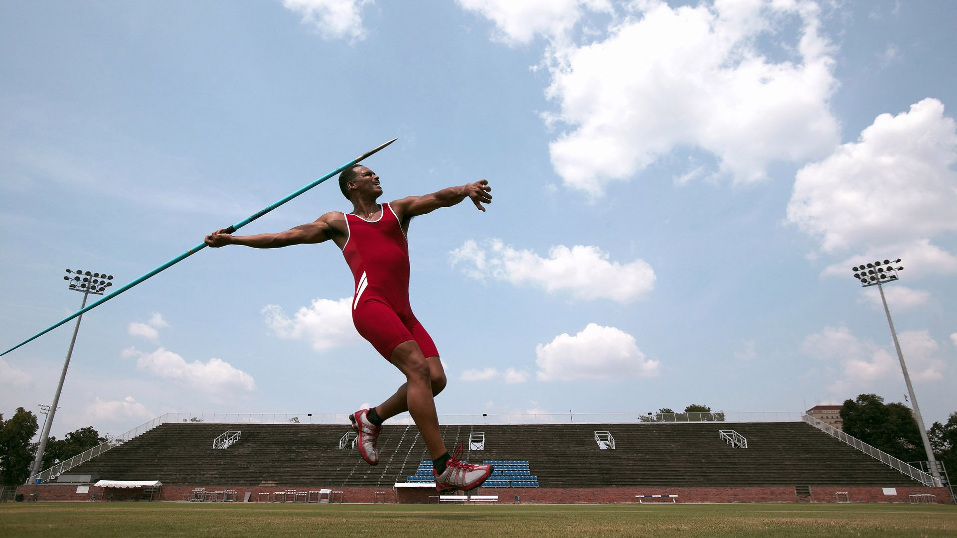 开云体育APP下载-当佛罗伦萨的阳光照进牙买加，哈弗茨如何用一脚传球，点亮两种足球文明的对话